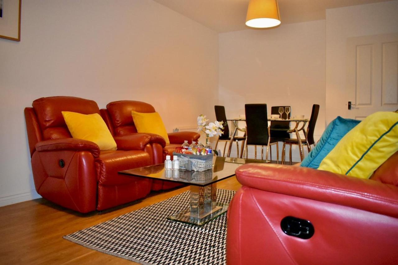 Classy Campbell Park Apartment, Balcony & Free Parking ミルトン・ケインズ エクステリア 写真