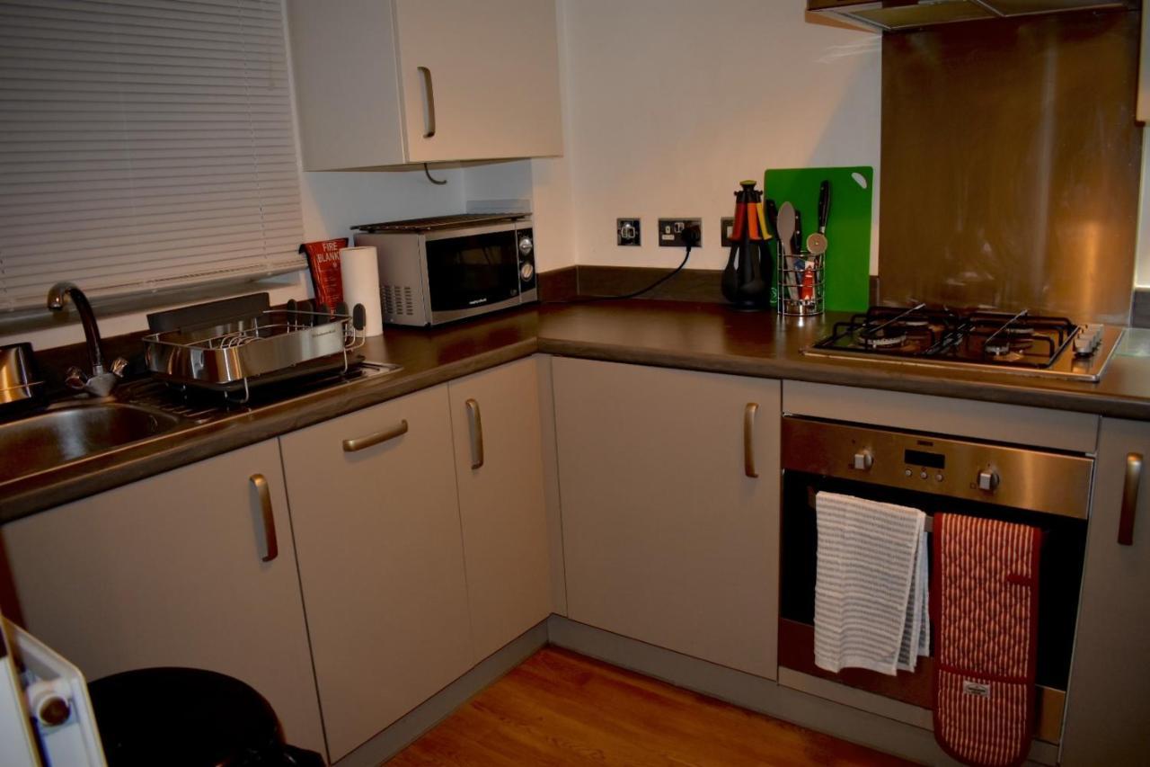 Classy Campbell Park Apartment, Balcony & Free Parking ミルトン・ケインズ エクステリア 写真
