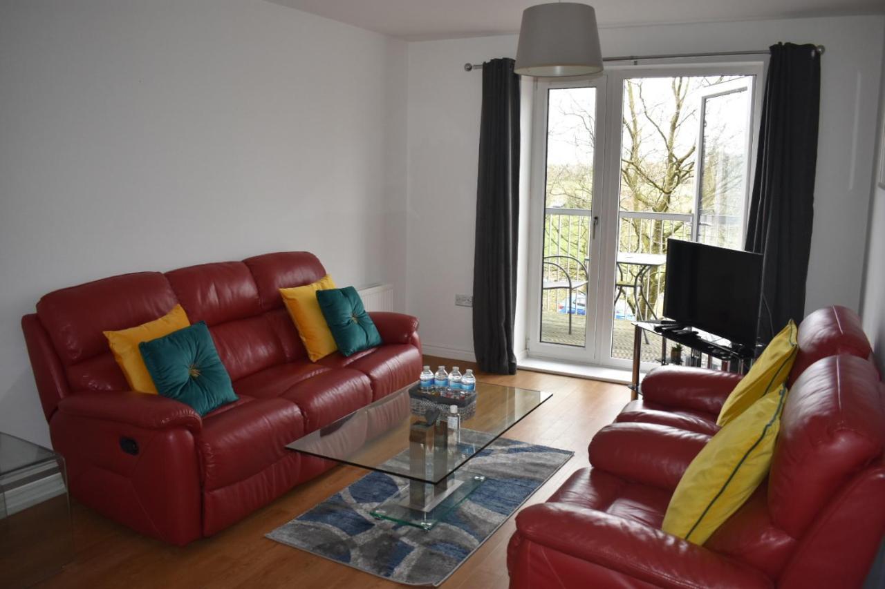 Classy Campbell Park Apartment, Balcony & Free Parking ミルトン・ケインズ エクステリア 写真